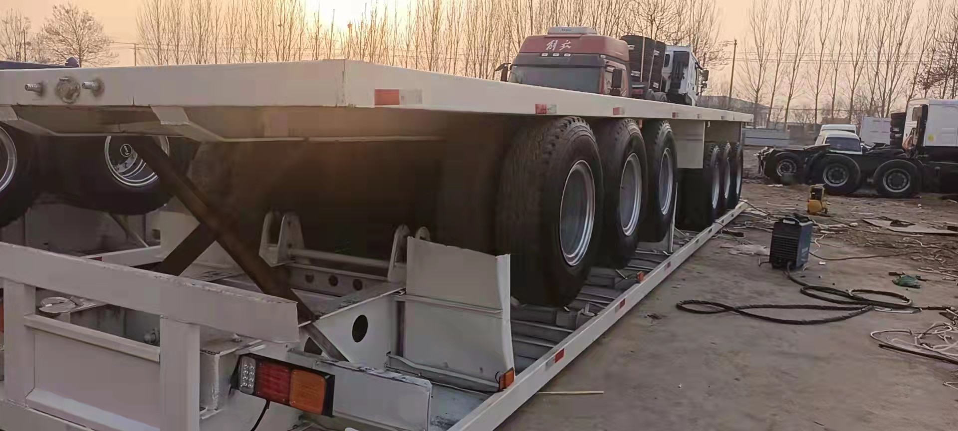 Semitrailer Second Hand Semi Trailers 13-15Tons Low-Flat Semi-Trailer 3/4/5/6 Axle