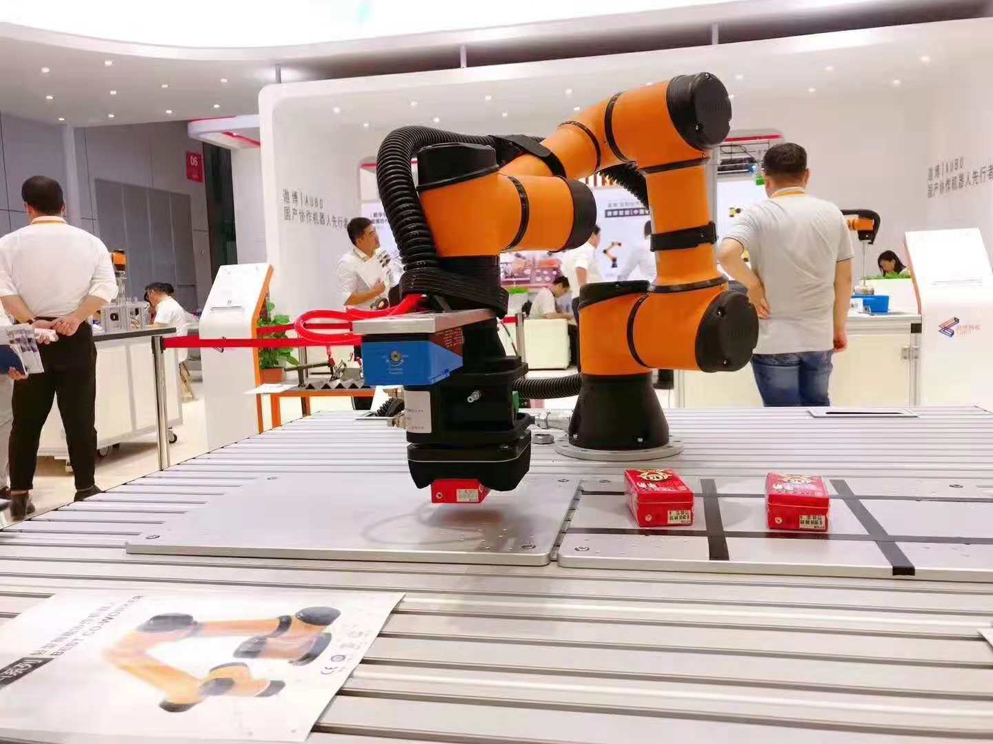 Aubo I5 Collaborative Robot Palletizing Robotic Arm Cobot With Robotic Gripper