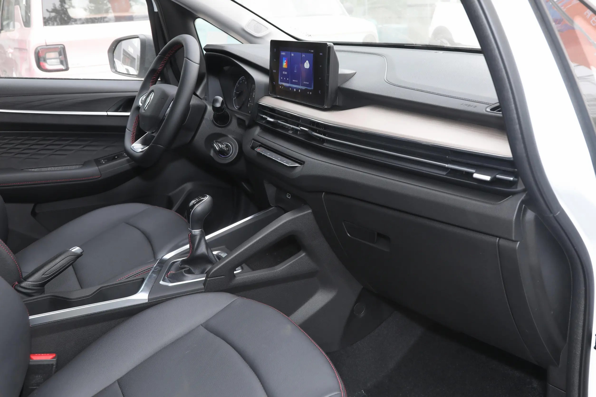 2023 Gx3 Geely Livan X3 PRO 5-Door 5-Seat Leather SUV Euro VI Emission Condition with Electric Driver's Seat Adjustment