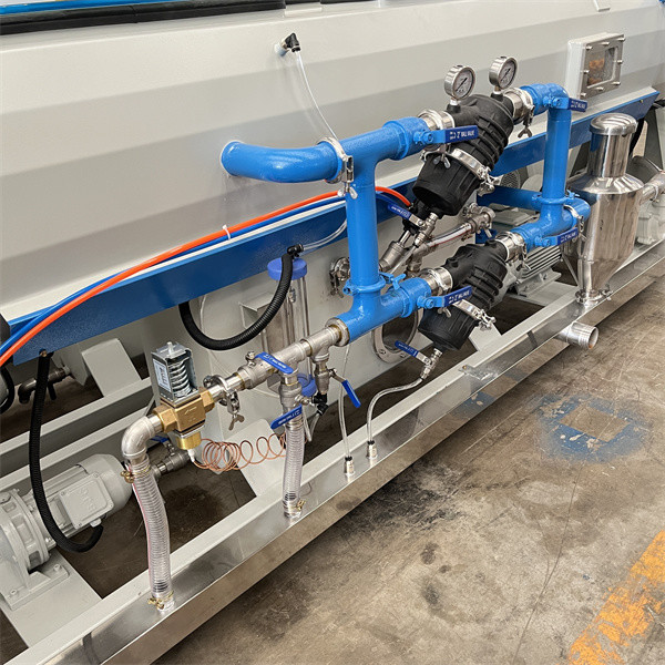 Vacuum Cooling Water Tank Pipe Extrusion Machine 75KW-185kw Plastic Tube Making Machine