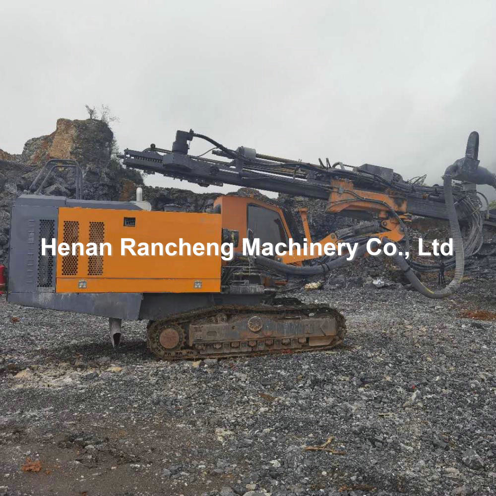 Crawler Type Rock DTH Drill Rig Machine 32m Drilling Depth 242KW Cummins Engine