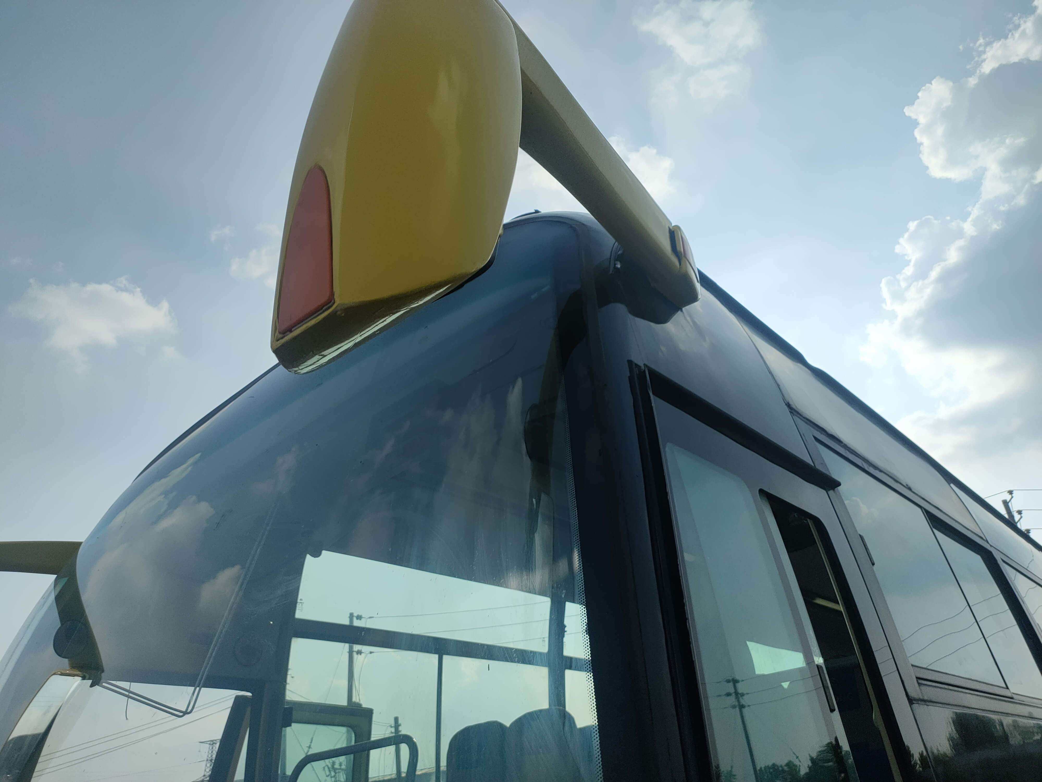 2+3 Layout 60seats Used Yutong Buses Luxury Coach Africa 10 Meters Buses Air Bag Suspension ZK6110