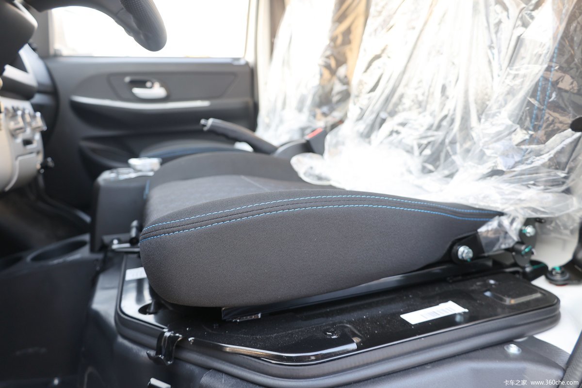 EEC Electric Cars With EEC Approval For Delivery 2023 COC l7e 4730*1670*1960mm Seats 2