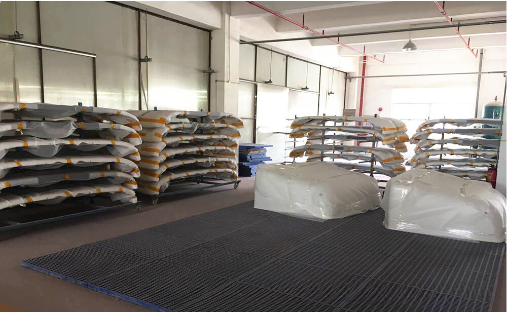 Fibreglass Reinforced Plastic Motorcycle Luggage Trailer Customized Painted Surface