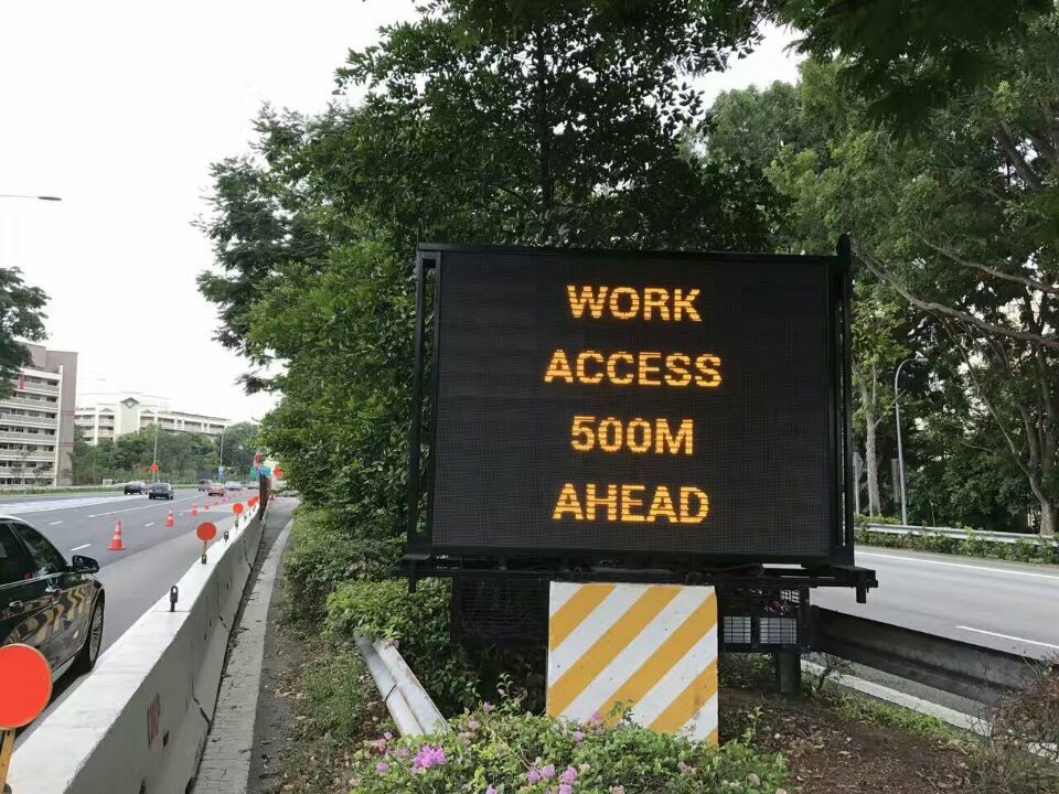 City Roadside Variable Message Sign P10 P16 P20 City Road Gantry Top Variable Message Sign Full Color LED display