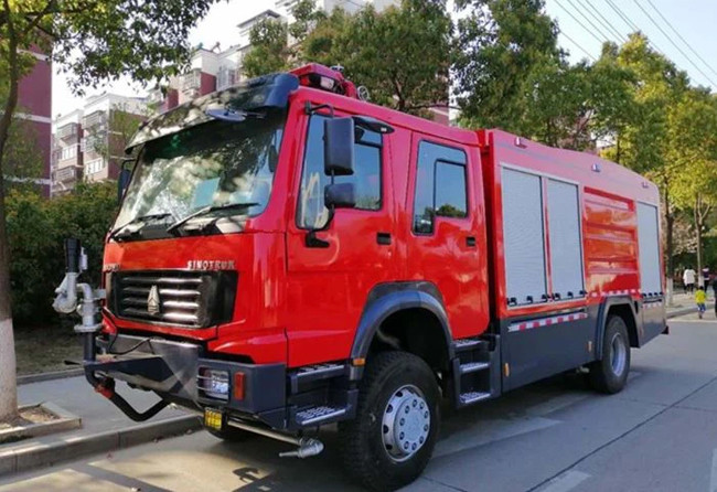 Brand New Euro 5 Effective Fire Suppression With Large Water Tank And High-Capacity Pump System Of Fire Truck