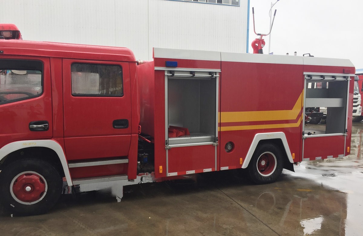 Special Vehicle Sprinkler Fire Fighting Water Truck 4x2 12 Cubic Water Tank Fire Truck Engine
