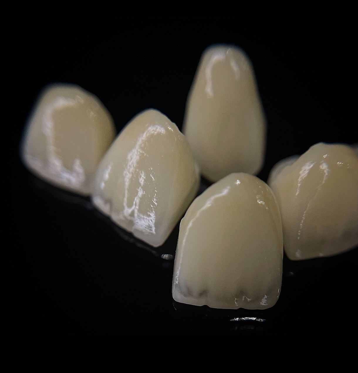 Comfortable Zirconia Crown With Good Fitting And Precision Esthetics