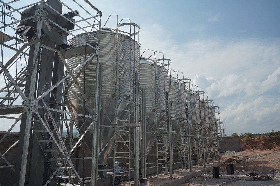 10 Ton Steel Hopper Bottom Grain Bins 2.7mx2.7mx6.2m