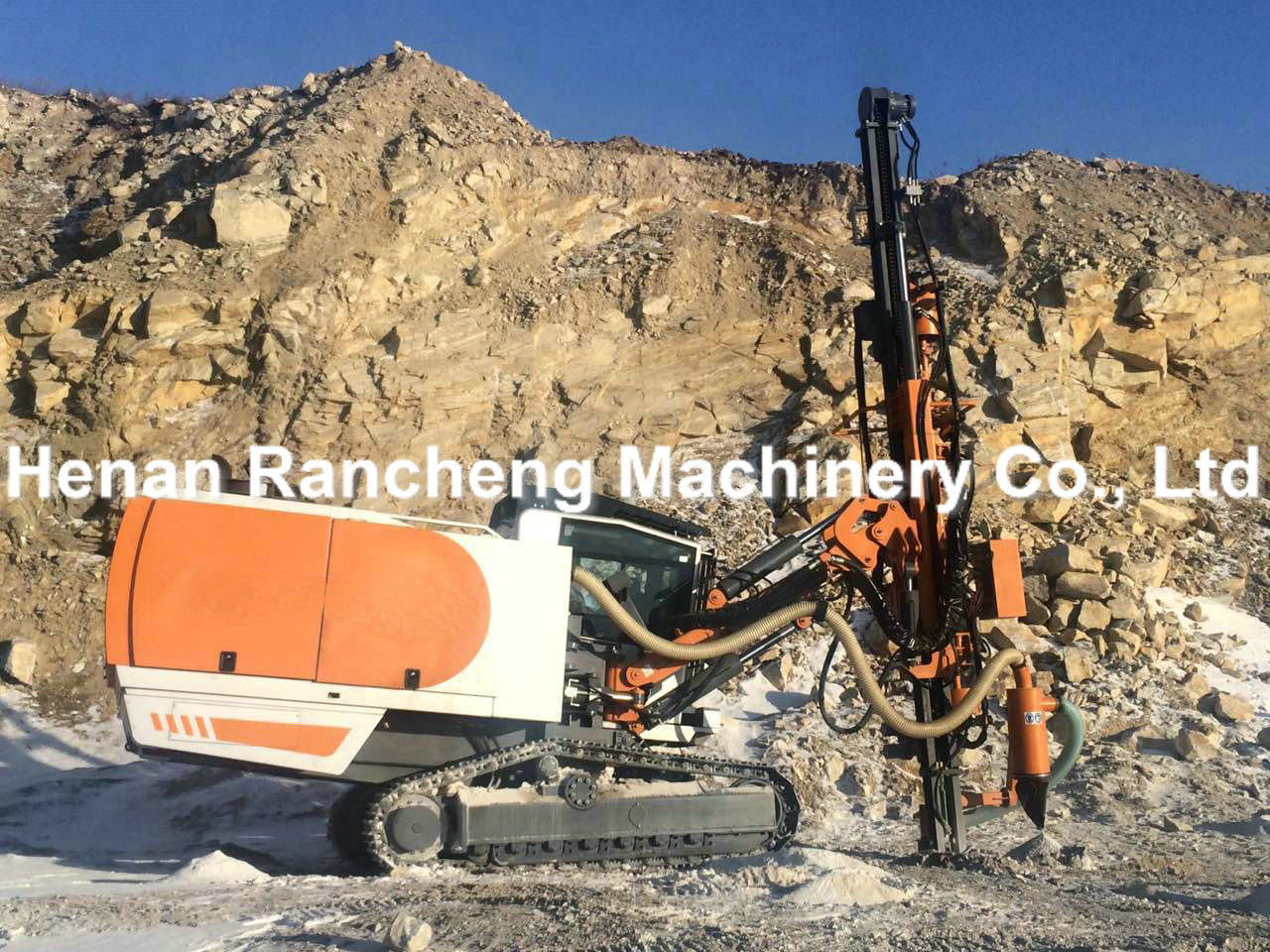 264HP Engine DTH Down The Hole Drilling Equipment 28m Depth 90 - 130mm Bore Dia