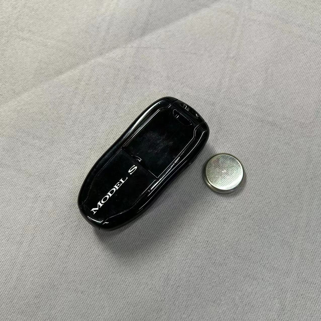OE NO. 1054132 Tesla Model S 2016-2020 Key Fob Keyless Entry Spare Parts 1046142-00-B