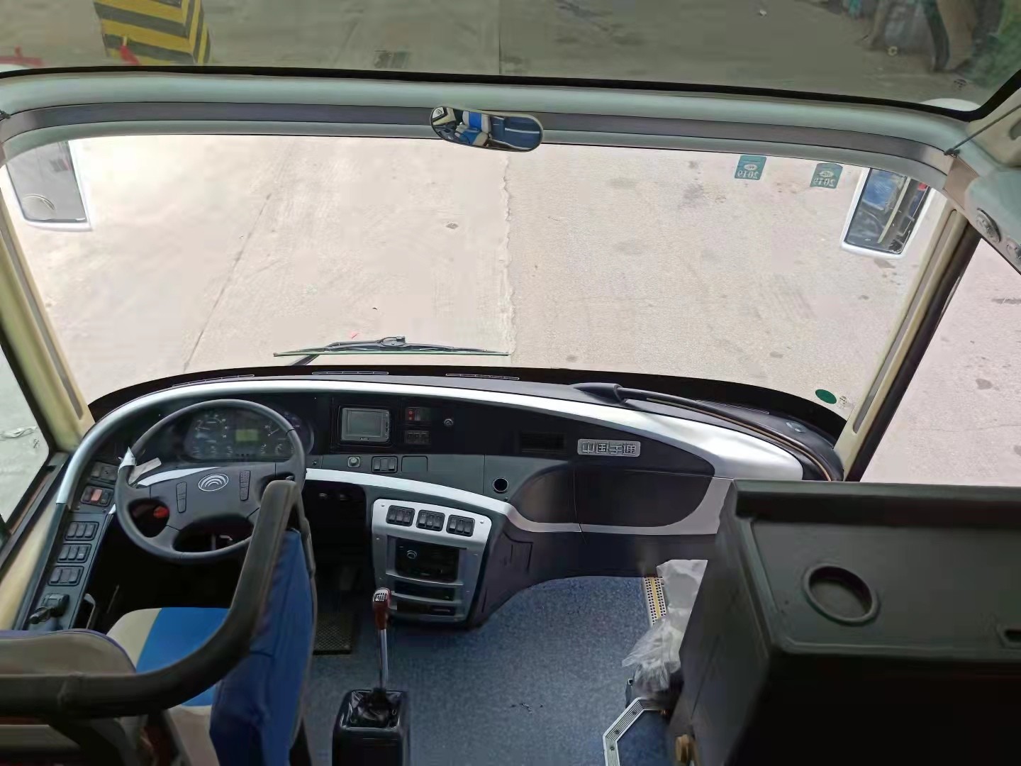 Used Coach Bus Kinglong Brand 51 Seats LHD Rear Engine EURO III