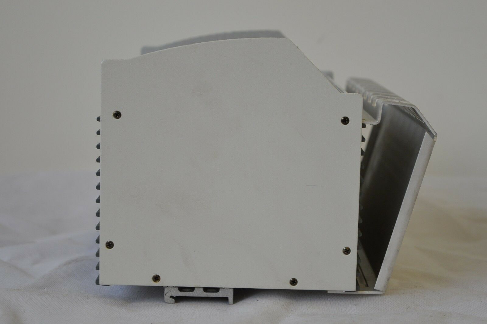 TU839 3BSE046966R1 new original,can have up to 8 channels and two groups of connections for sensor power distribution.