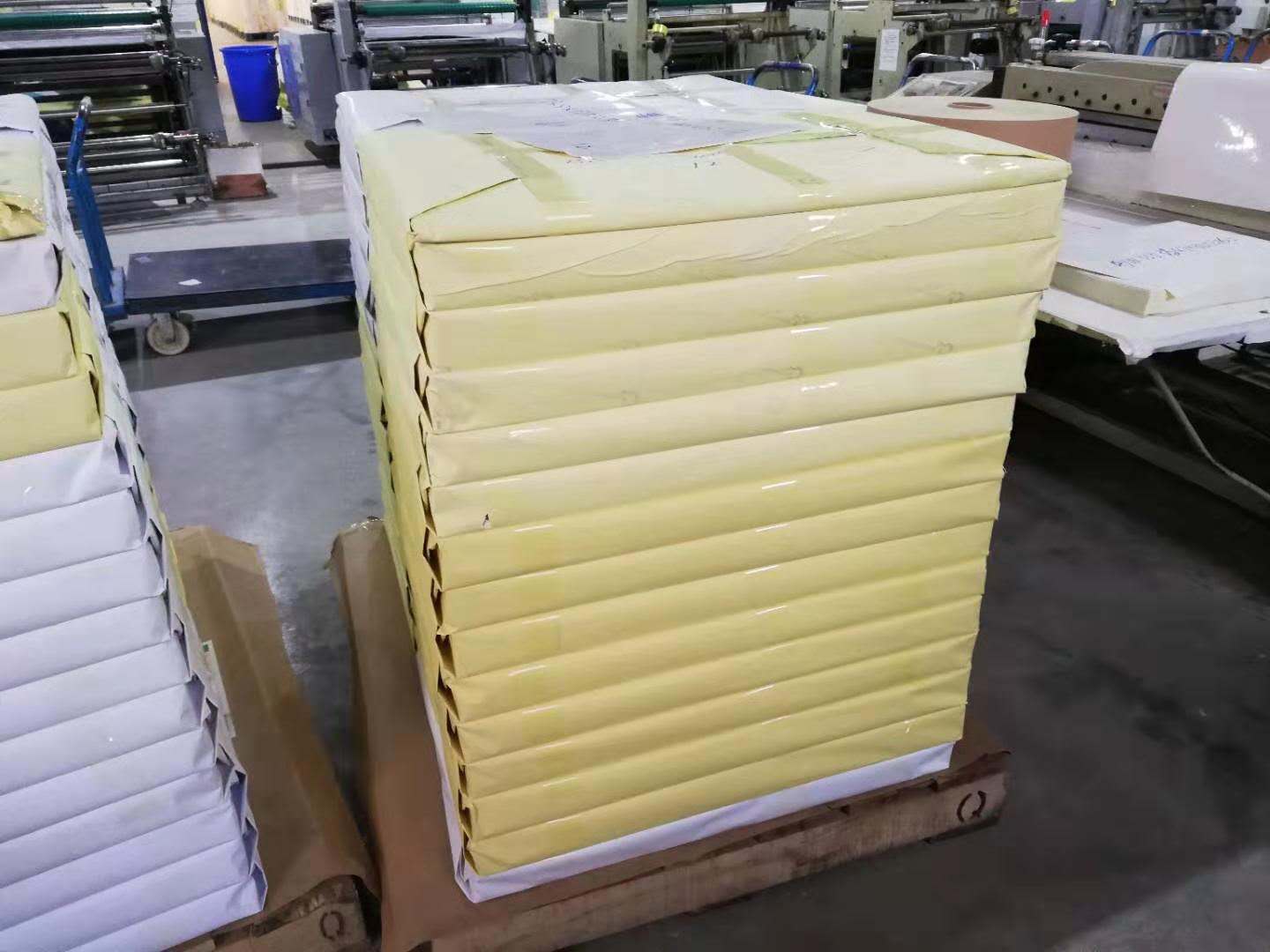 Hot Melt Adhesive Sticker Paper for Product Labeling and Branding