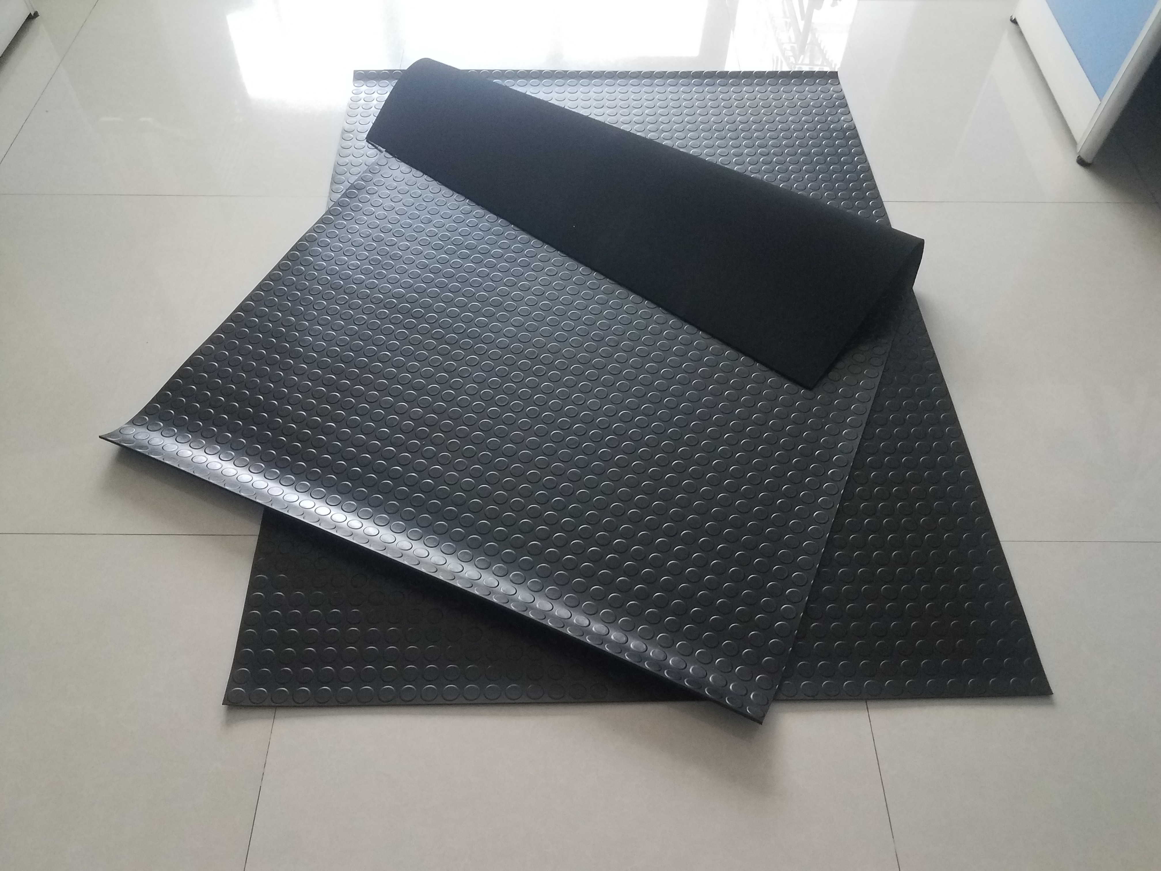 Round Button Diamond SBR Industrial Rubber Sheet