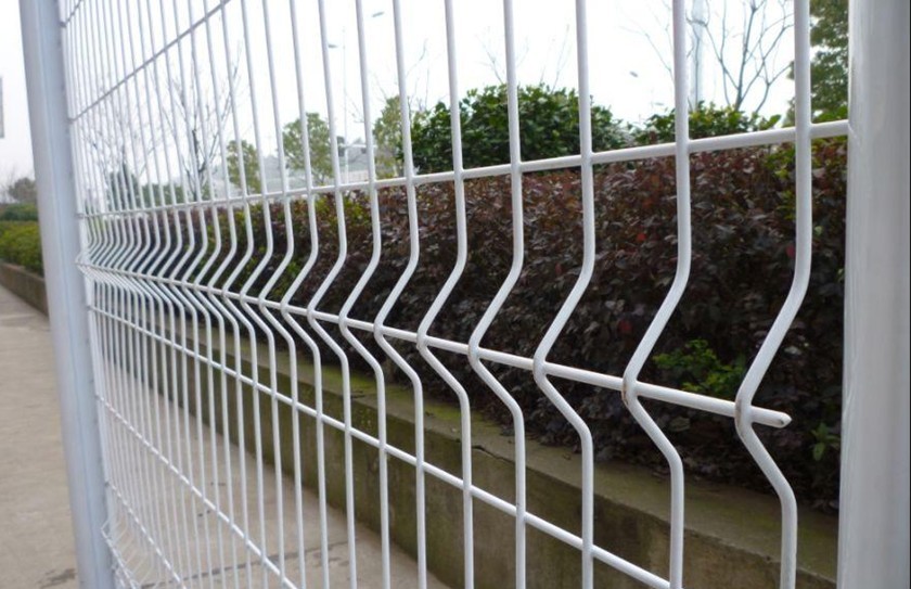 White Color Hot Dipped Wire Mesh Fence With ISO9001 2008 Certificate