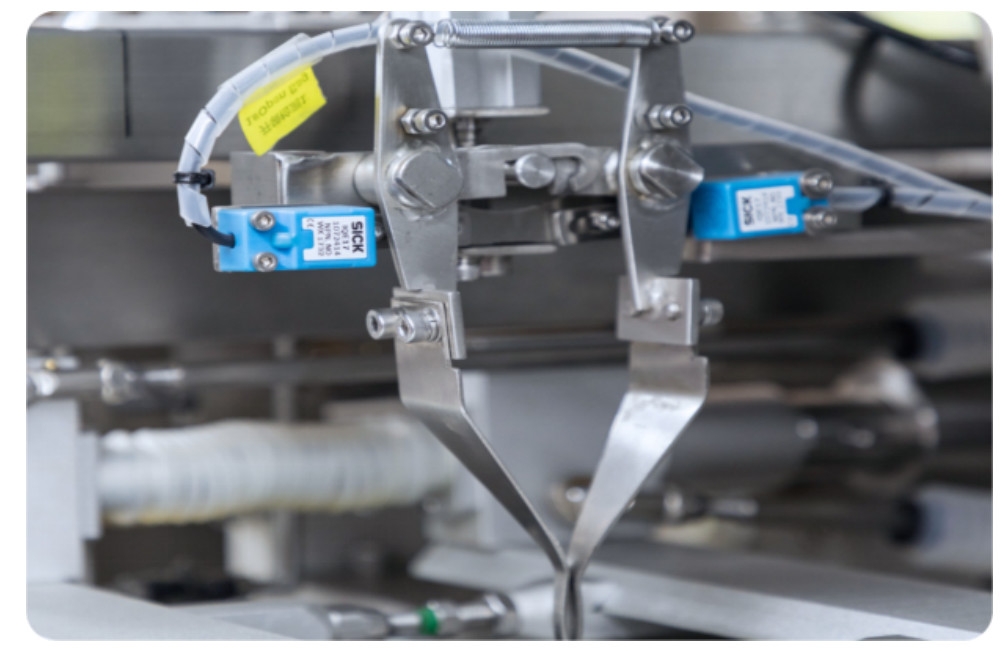 Agricultural Chemical DGD-280AJ Double Heasd Fully Automatic Horizontal Bagging Machine