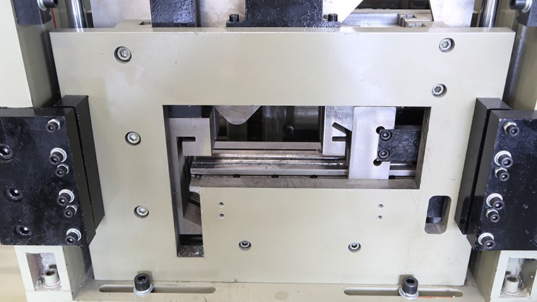 Customized C Z Purlin Roll Forming Machine / Stud And Track Roll Forming Machine