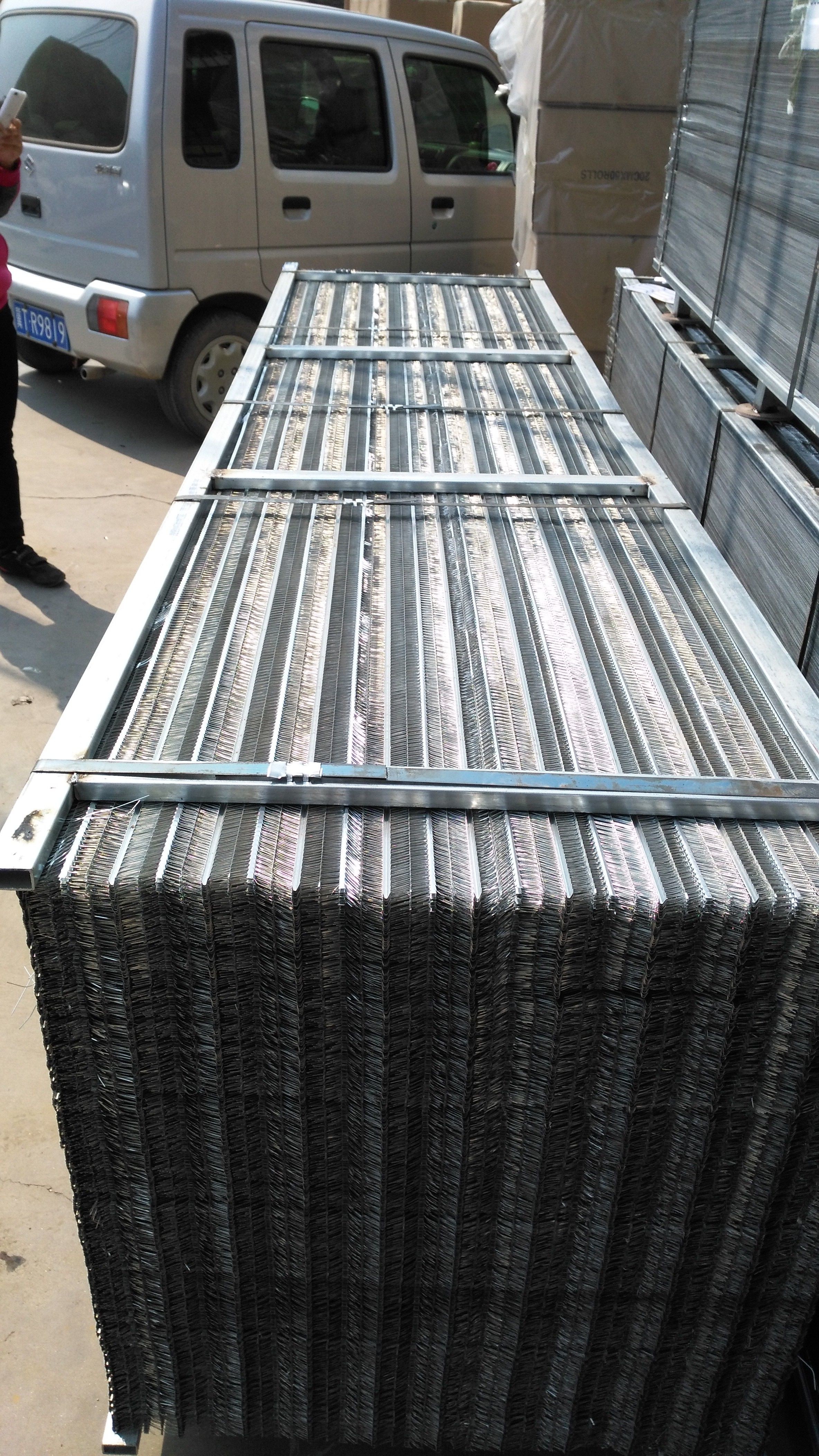 0.23 / 0.3mm Thickness High Ribbed Formwork 0.45m Width Hot Dipped Galvanized Material