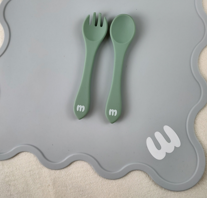 Non Toxic Silicone Baby Feeding Set silicone dummy holder Silicone Bib And Plate Set With Customize Logo
