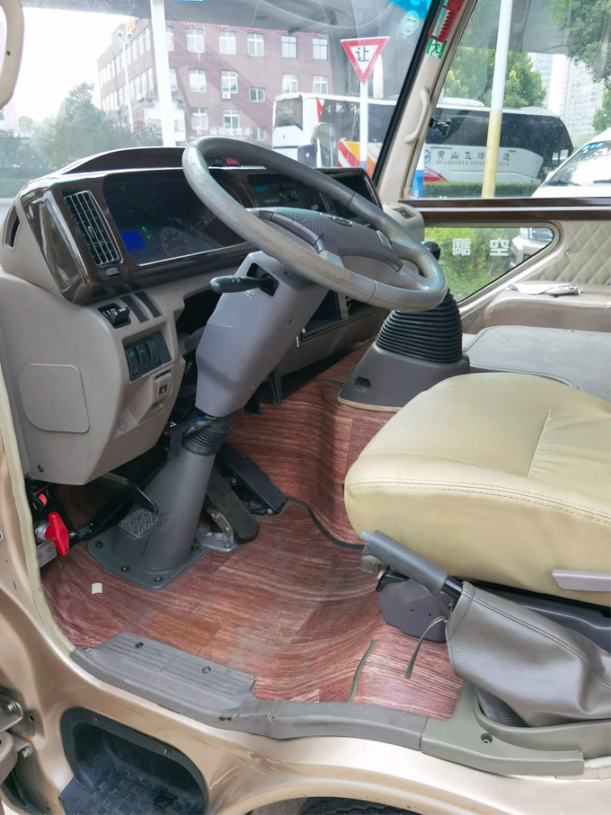 HFF6606 Ankai Brand Air-Conditioned Aviation Seats High-Quality Model Single-Door Minibus