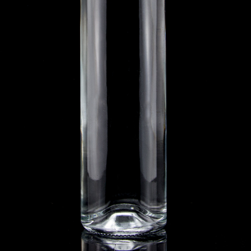 Exquisite Design Vodka Liquor Glass Bottle 750ml Clear Glass Bottle with Screw Cap