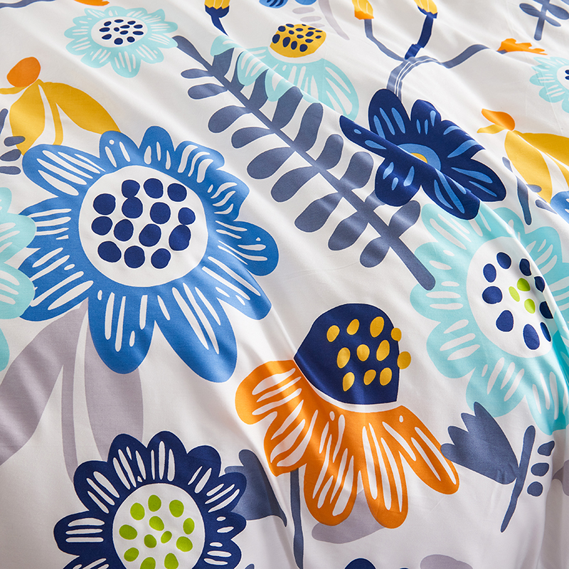 Experience the Softness and Durability of Our 100% Cotton Bedding Set for All-Season