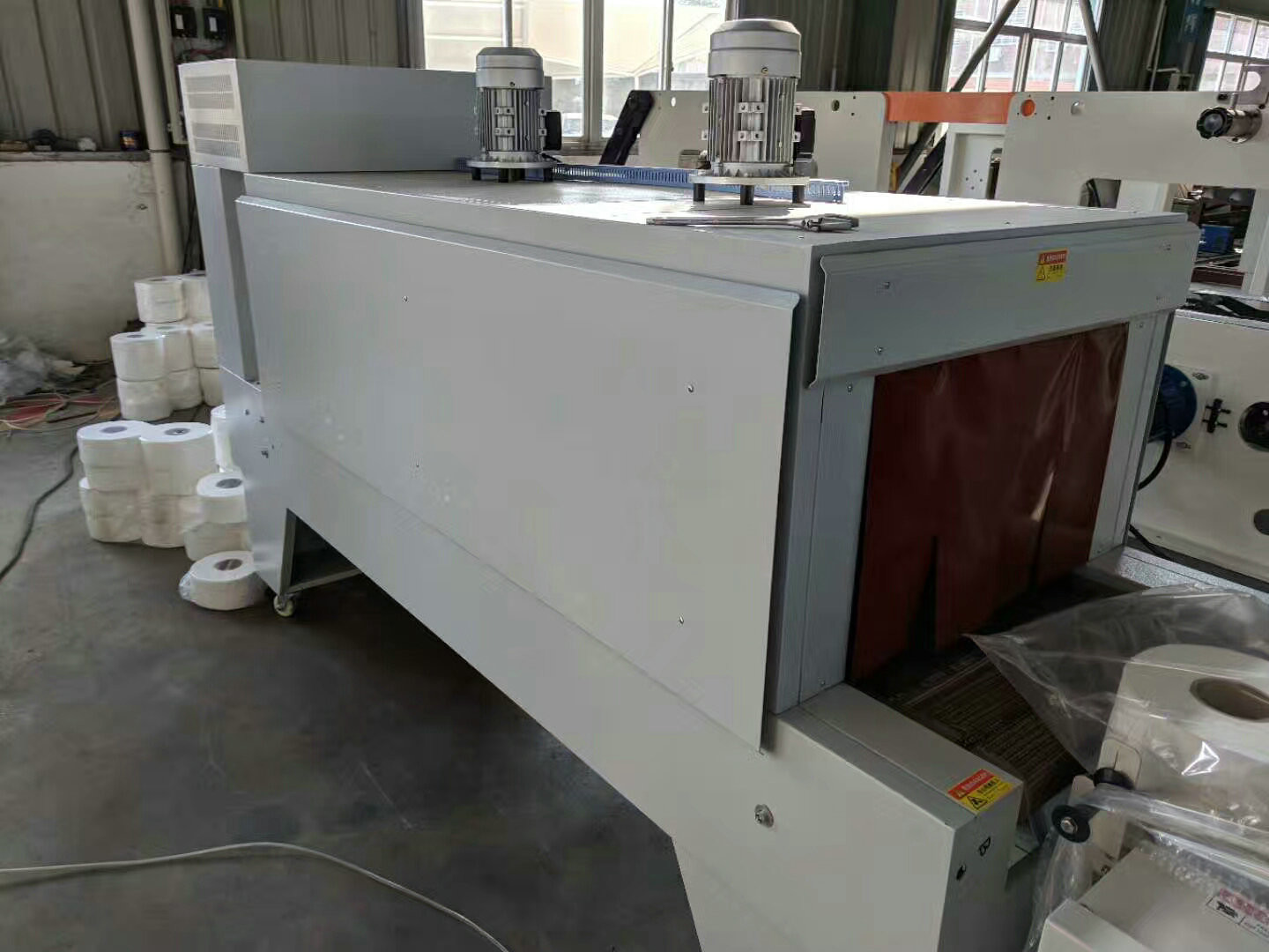 Maxi Roll Kitchen Towel Paper Heat Shrinking Packing Machine With Labeling