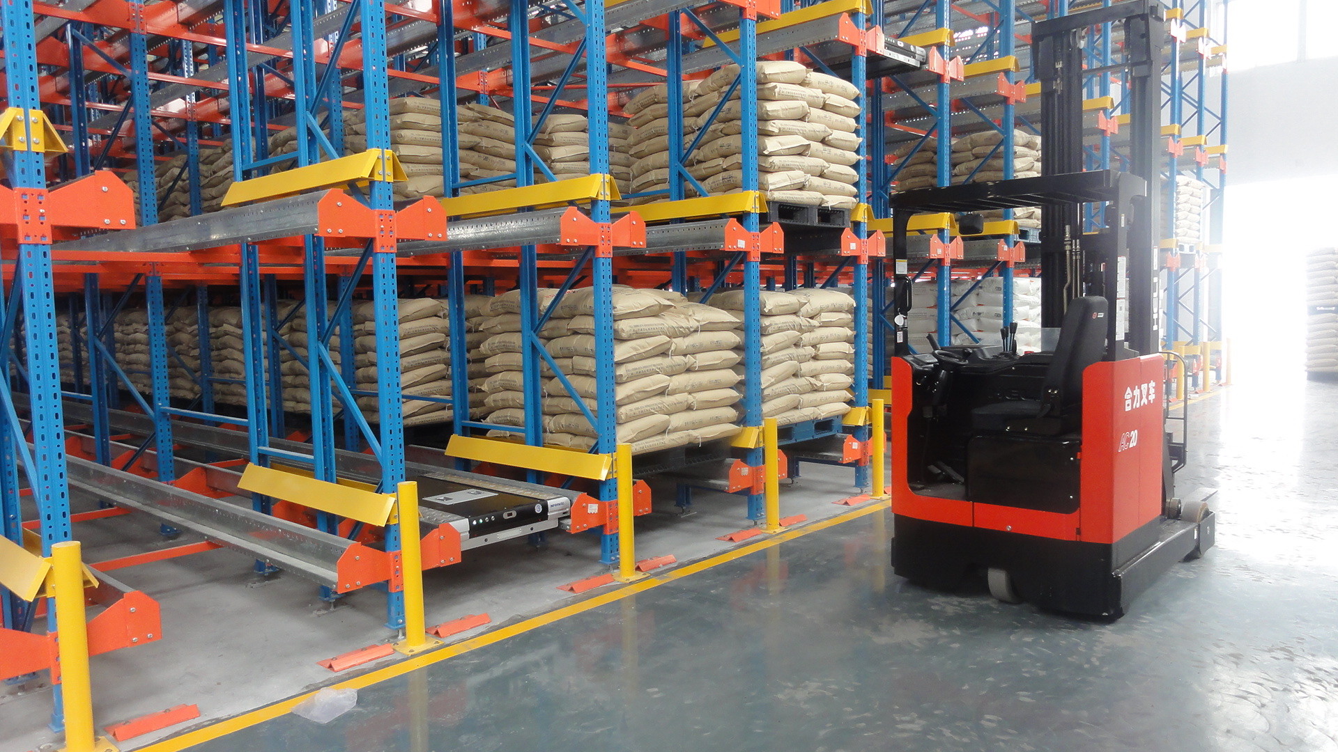 New Type Industrial Radio Shuttle Runner Racking For Used In Refrigerated Warehouses