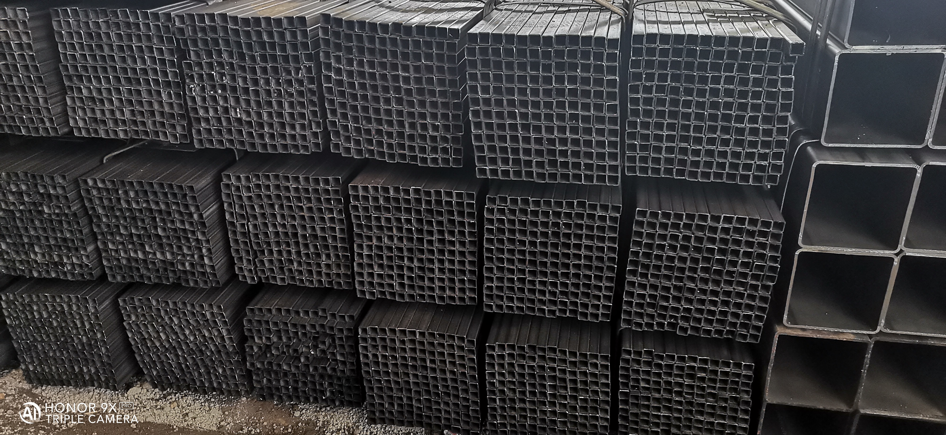 Black ERW Carbon Steel Pipes 30mm Square Rectangular Steel Tube