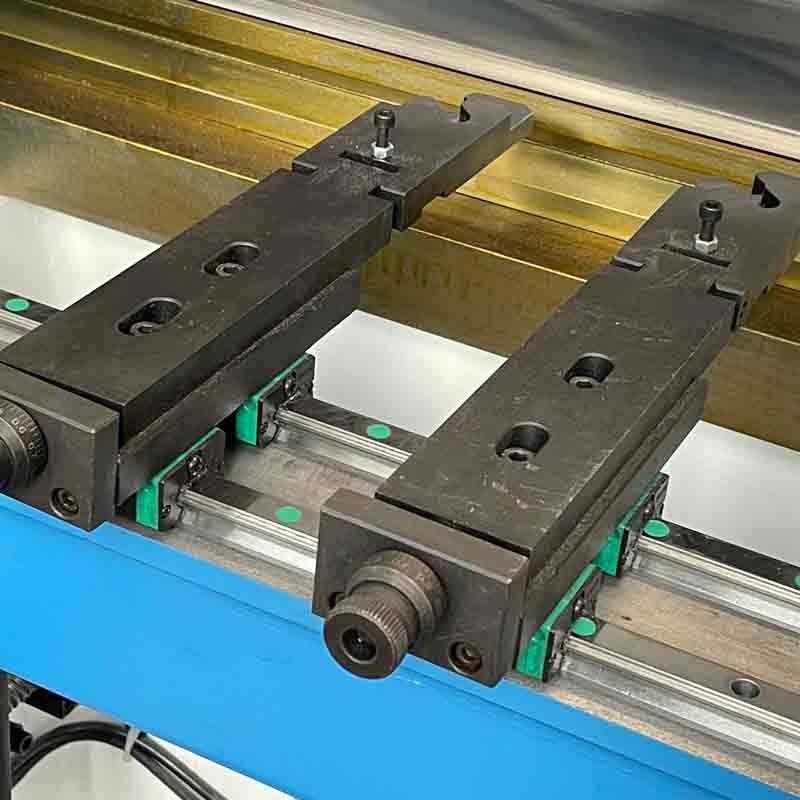 Hydraulic CNC Automatic Sheet Folding Machine 1250KN 2500mm TP10S Iron Sheet Bender Single Phase