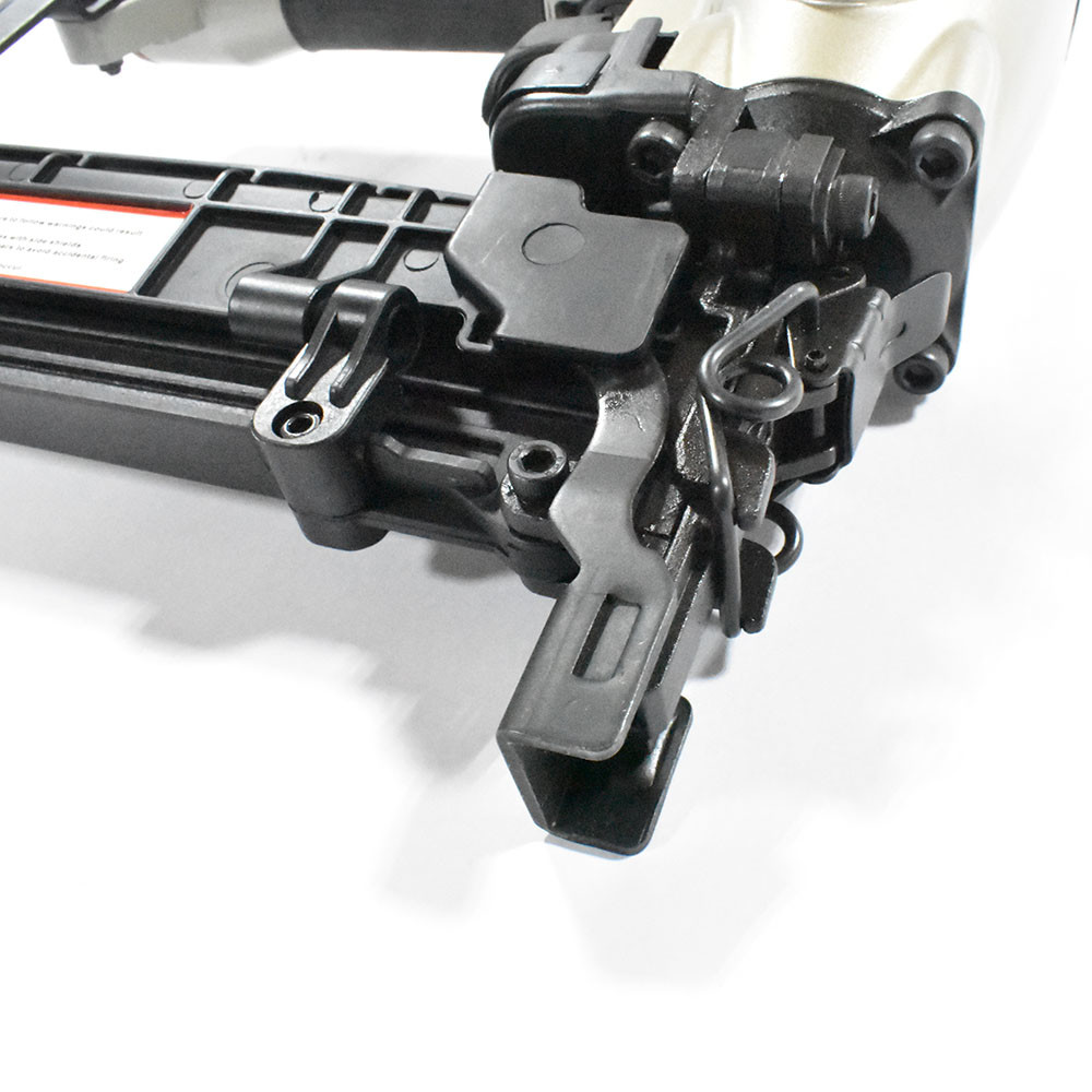 Lightweight Air Powered Staple Gun For Roofing Decking 1.05mm Nails Shank Diameter