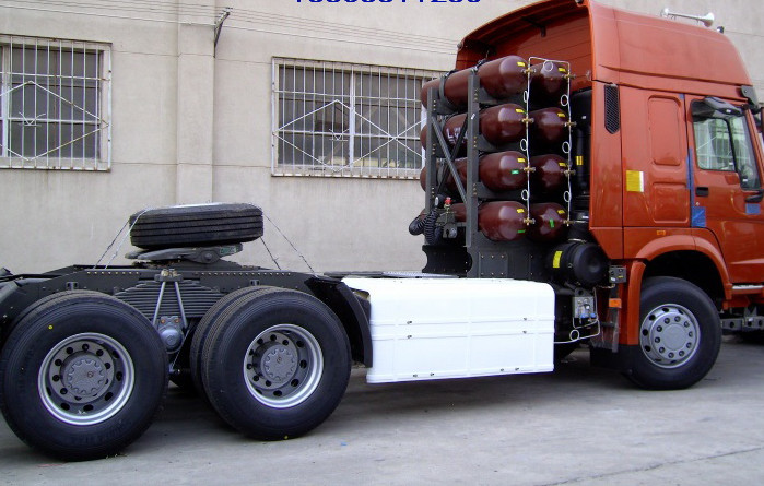 10 wheels Sinotruk Howo tractor truck / prime mover with luxury cabin and 12R20 tires