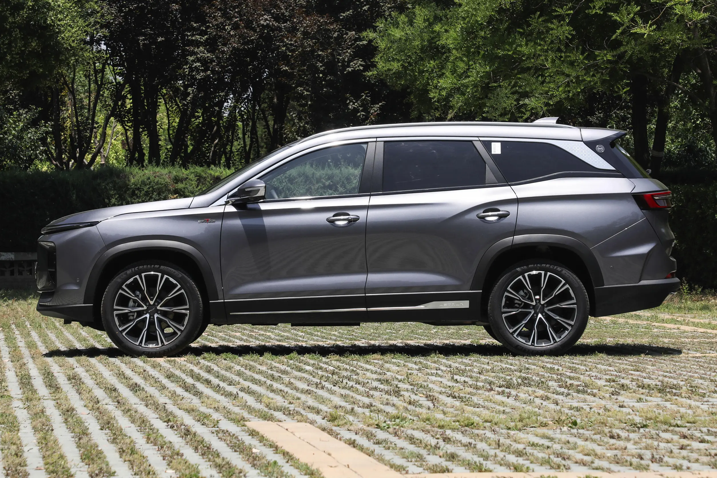 2024 Jetour X90 Pro 2.0TD DCT Edition 5/7-Seater SUV Euro VI High Energy Electric Front Window and R20 Tire Size