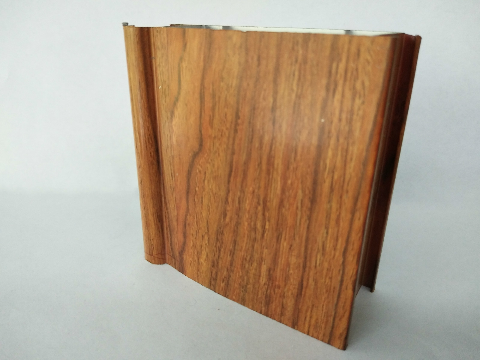 T5 / T6 Wood Finish Aluminium Profiles Adhesion Resistance And High Formability