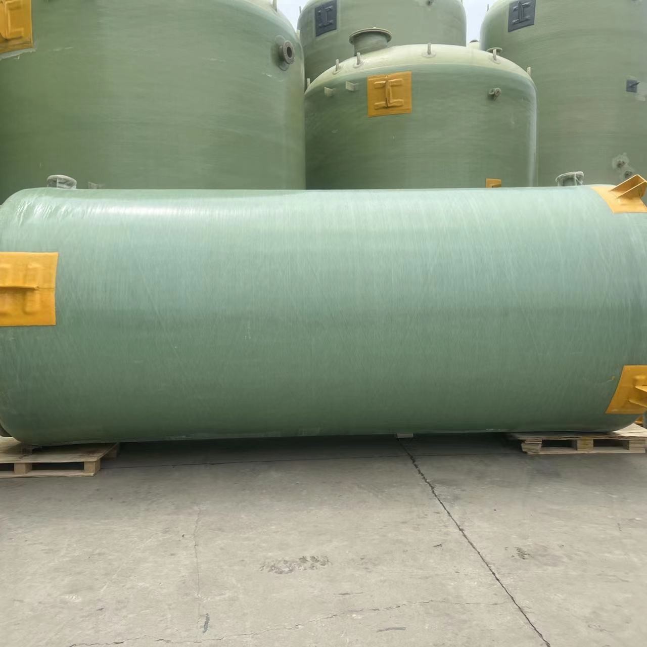 9CBM Fiberglass Water Pressure Tank 1800mm FRP Water Filtration Vessels