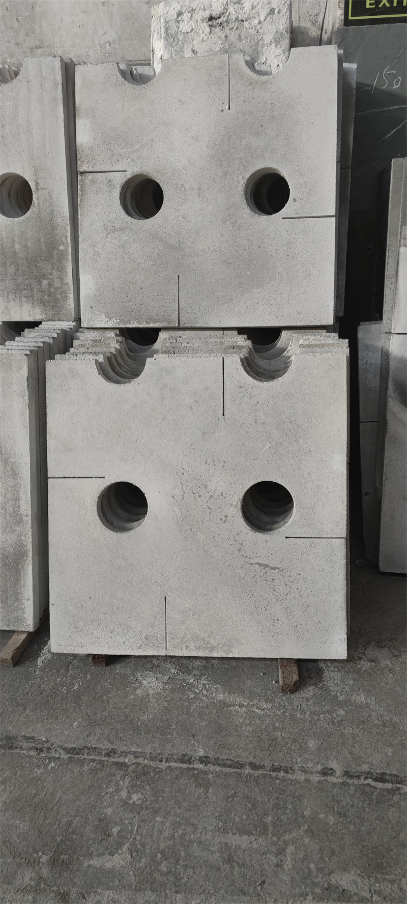 Customized Size Silicon Nitride Bonded Silicon Carbide Plate at Common Refractoriness