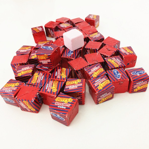 2.75g Cube Shape Strawberry Flavor Milk Candy In Bag Healthy And Yummy
