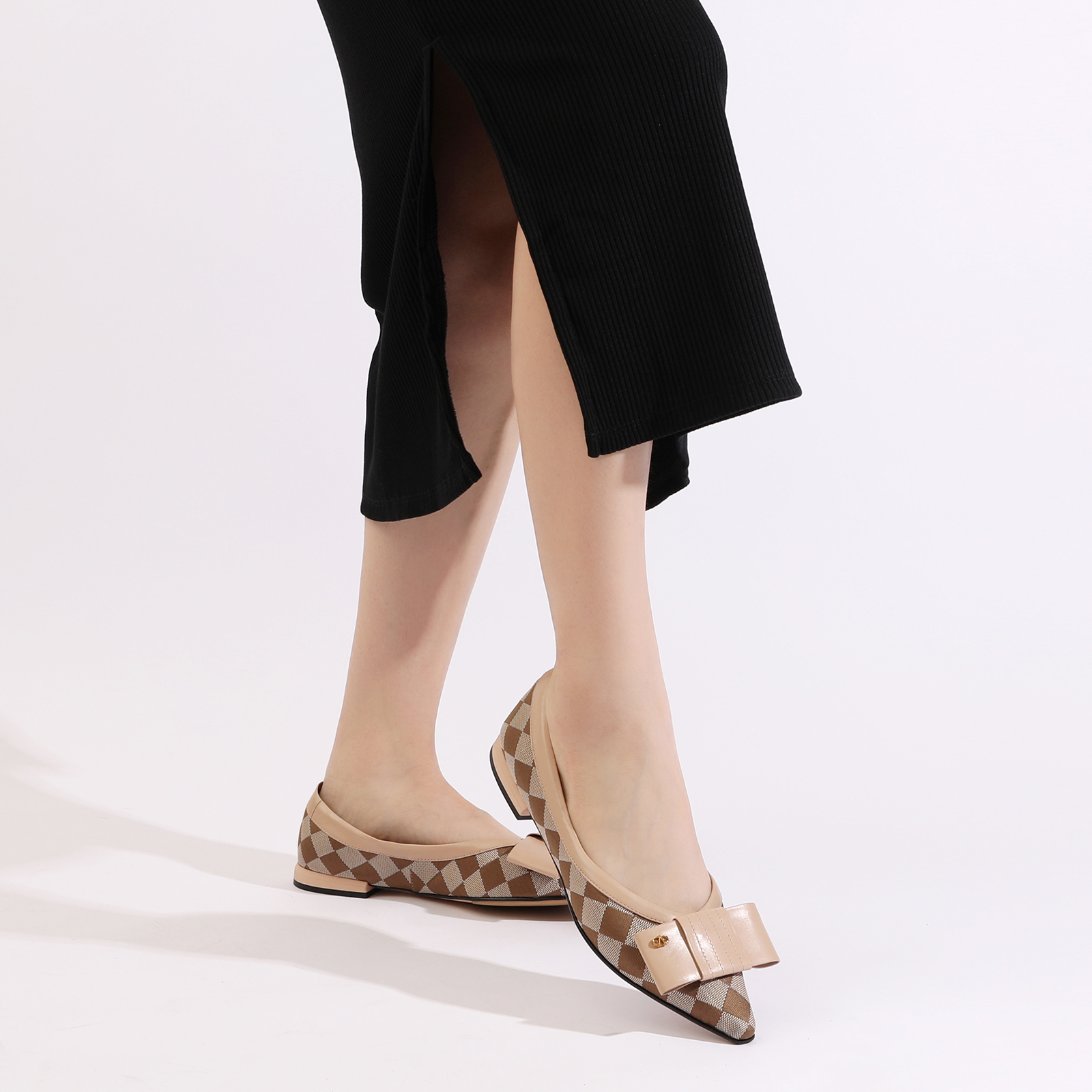 Soft And Lightweight Women Flat Leather Shoes Plaid Pattern for Office