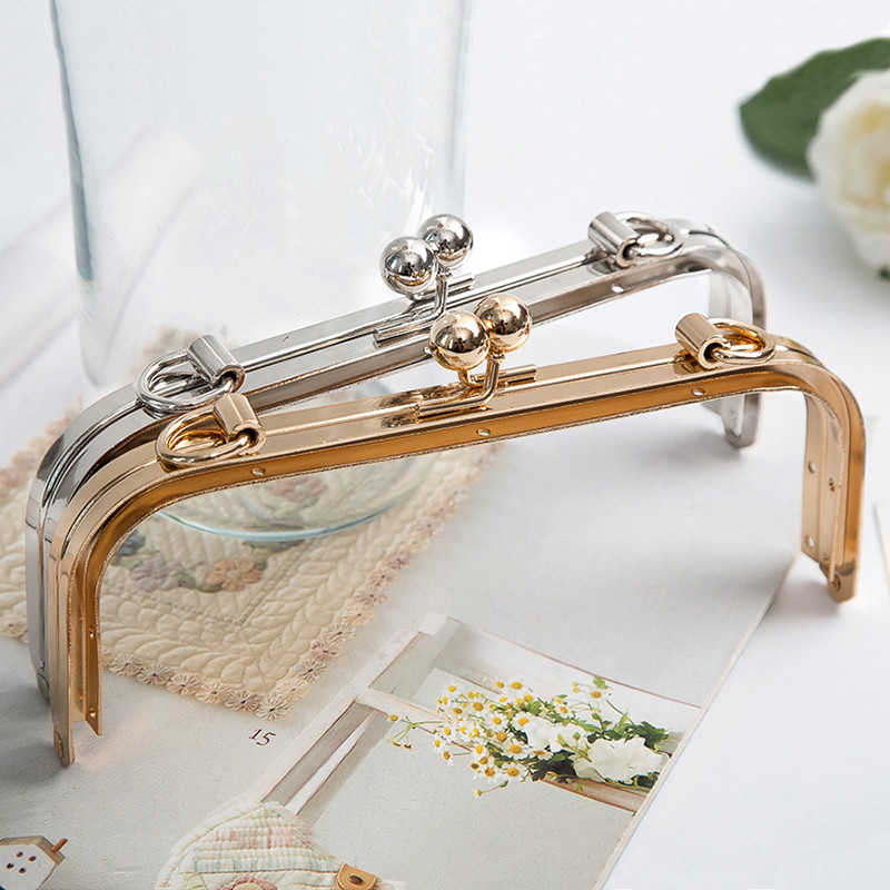 22*7.8cm Polishing Electroplate Kiss Clasp Purse Frame With Chain Loops