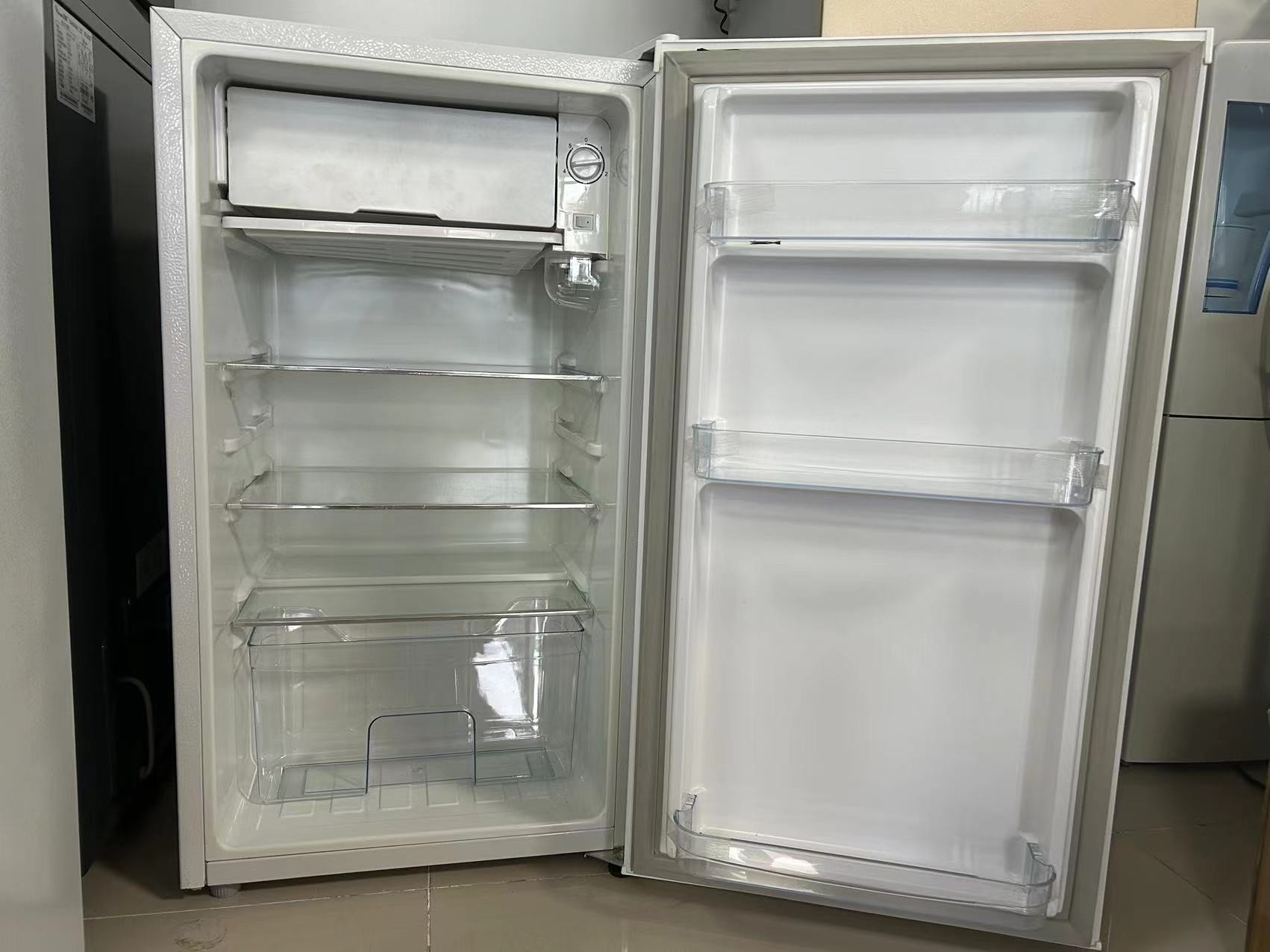 Single Door 90L Small Refrigerator Defrost Home Hotel Use Upright Refrigerator Bc-90