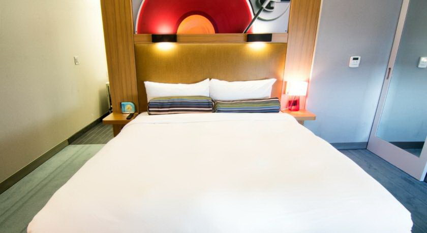 HPL Laminate plywood hotel furniture liquidators Guest rooms Wood Headboards with Wall panels