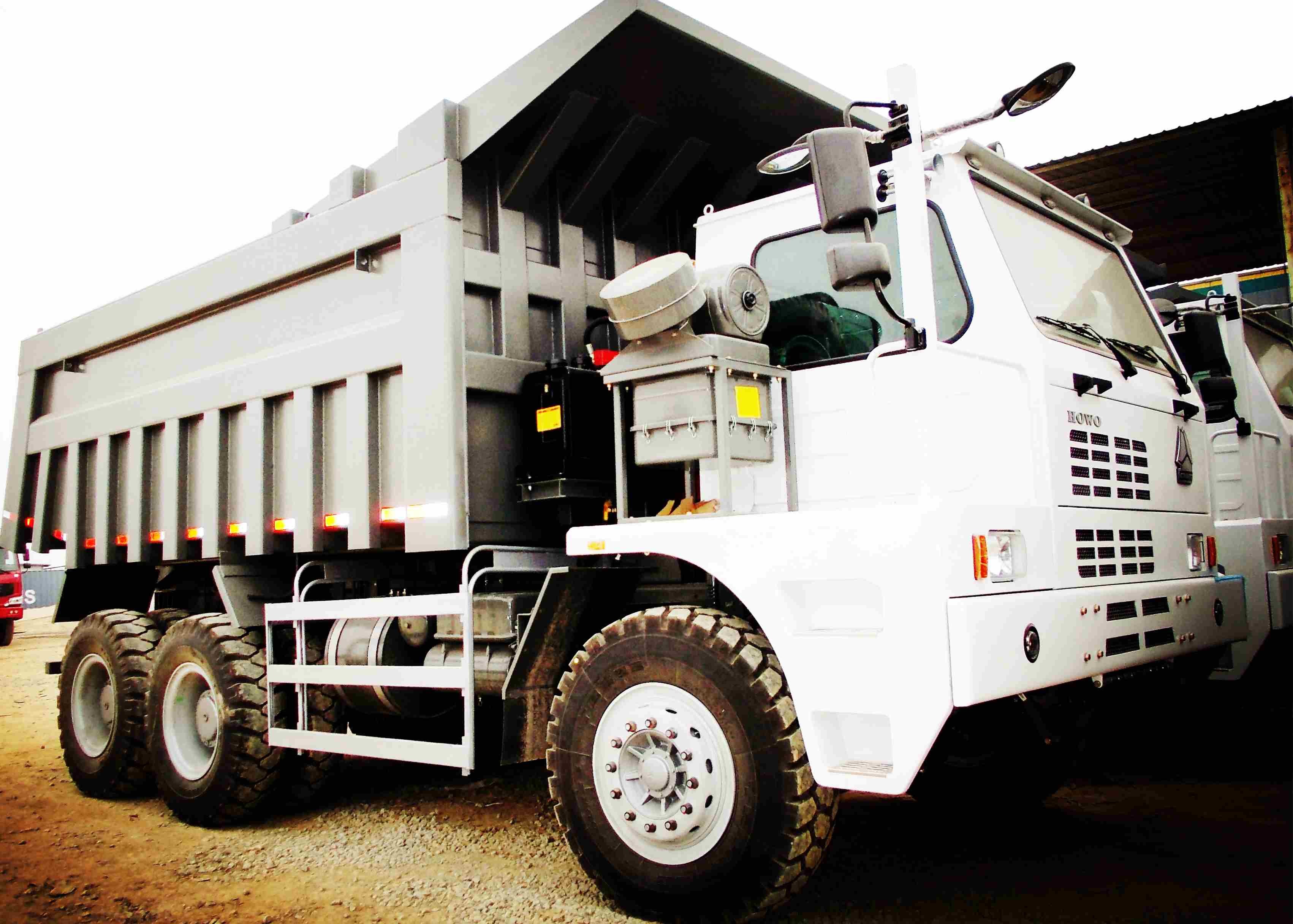 SINOTRUK HOWO 6*4 371HP Mining Dump Truck 70 Tons Load For Construction Business