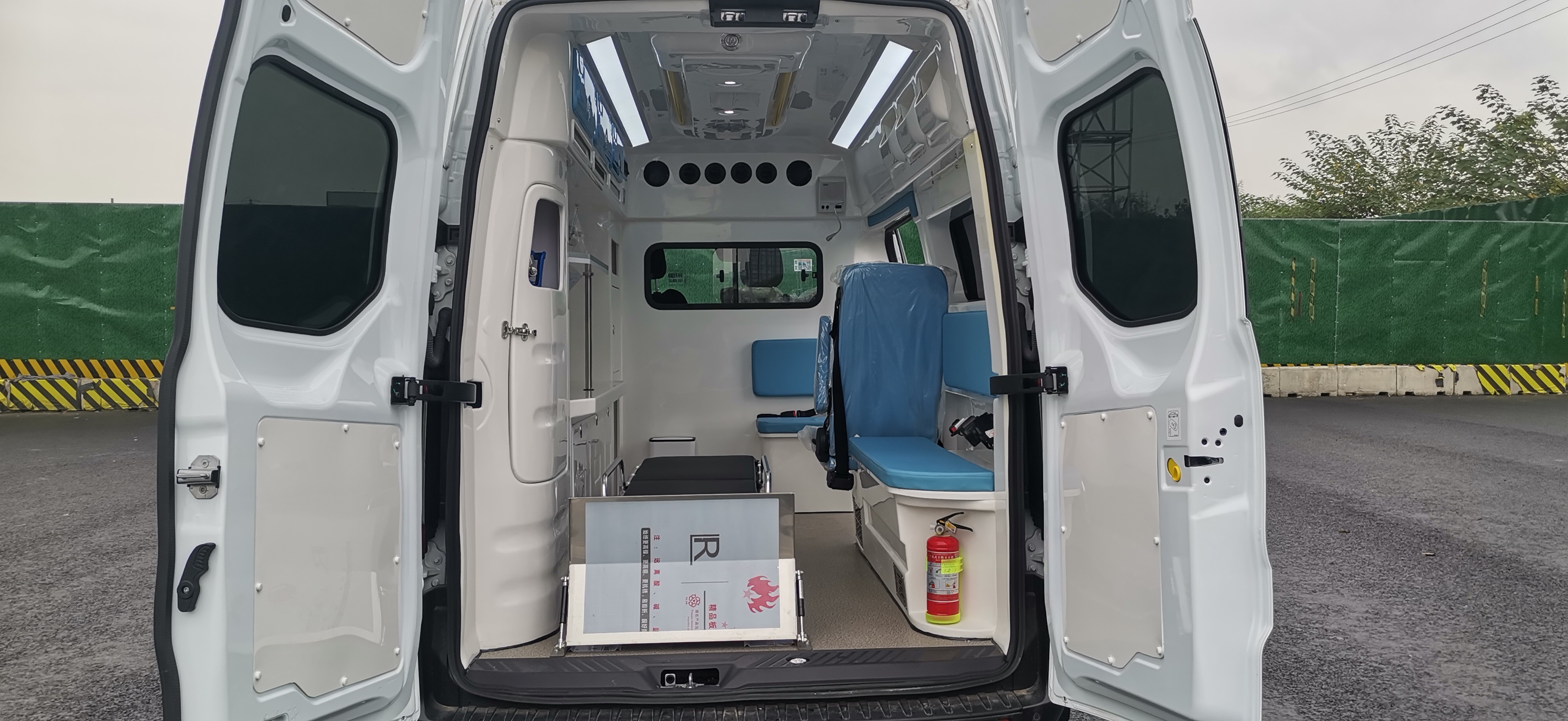 Ford Transit Medical Ambulance Gasoline 8 Seats Ford Transit Box Ambulance