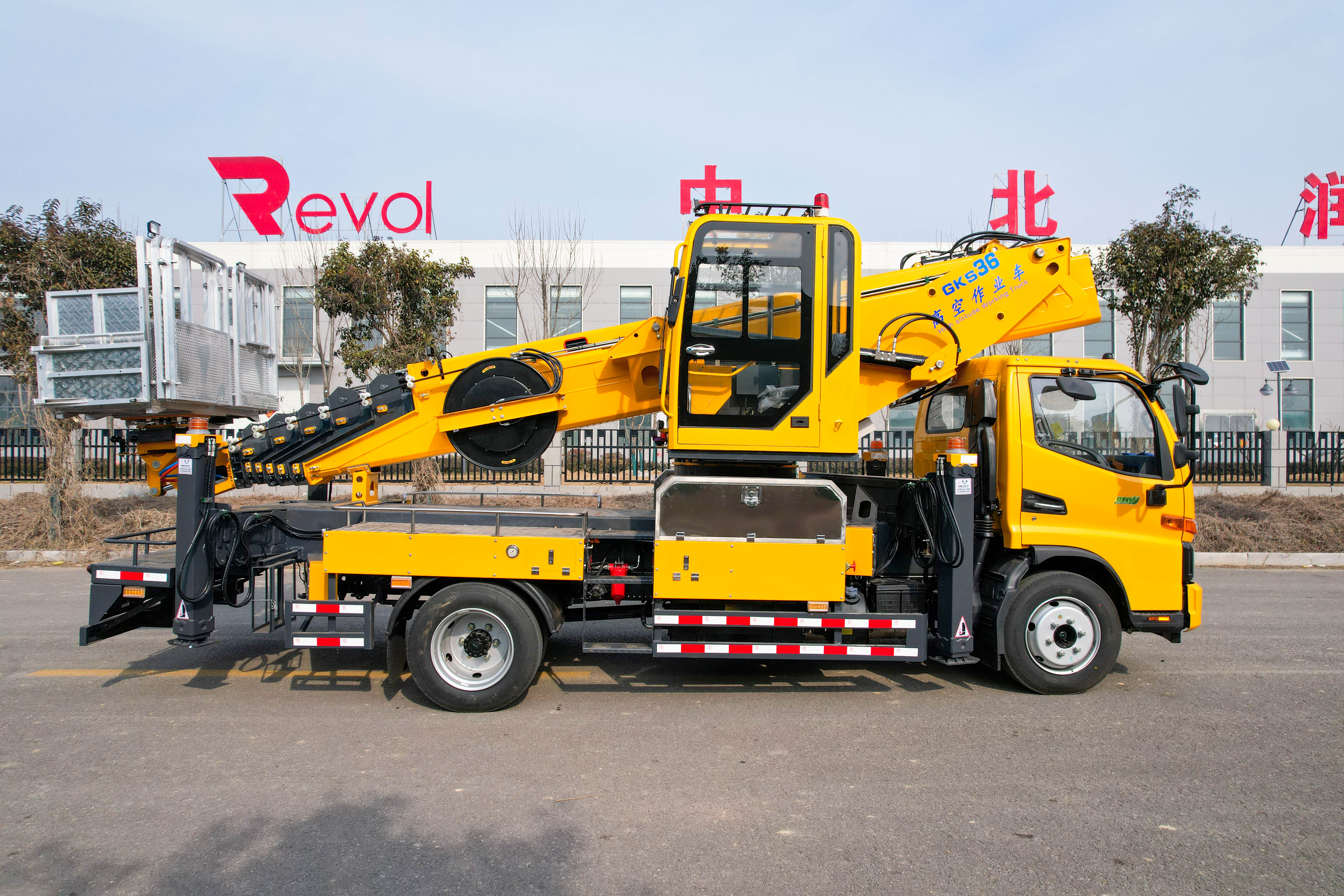 36m Bucket Truck Aerial Working Platform Truck Mounted High-altitude Operation Truck