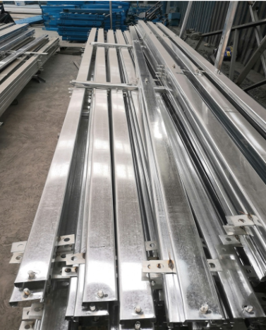 Modern Light Hangar Steel Structures For Hotel Produced By Manufacture