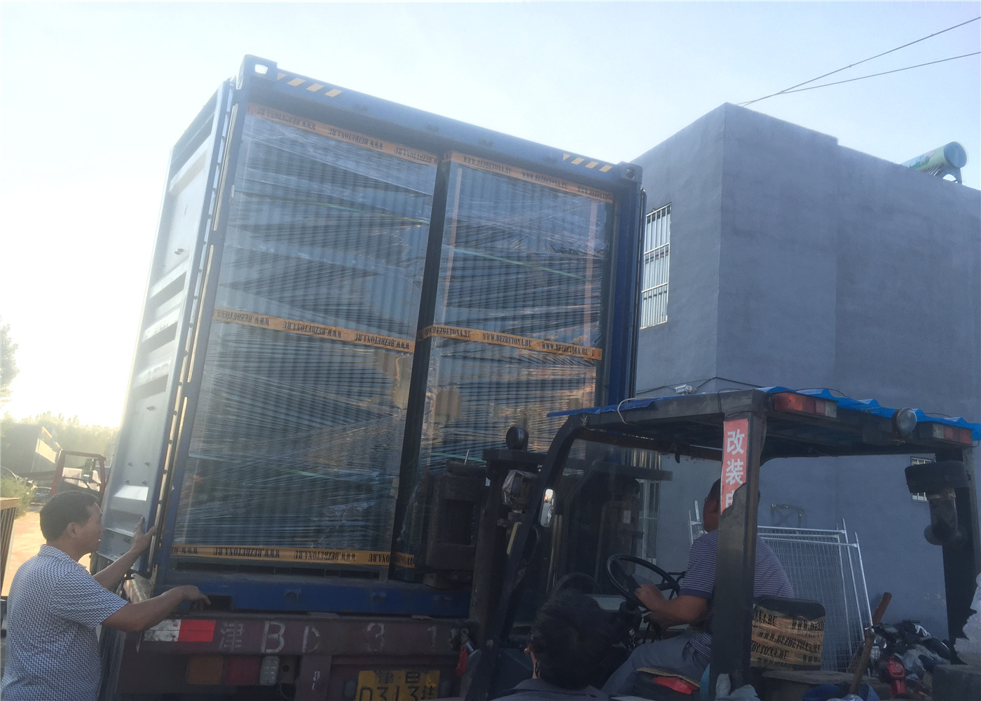 1730mm height, 2030mm height 3D Mesh Fence Panels With V beams Curved, High-Quality 3D Mesh Fence