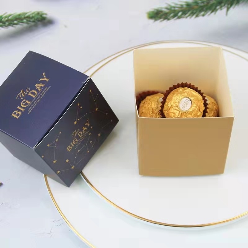 Art Paper 17g Sweet Wedding Favour Chocolate Boxes With Ribbon Handle