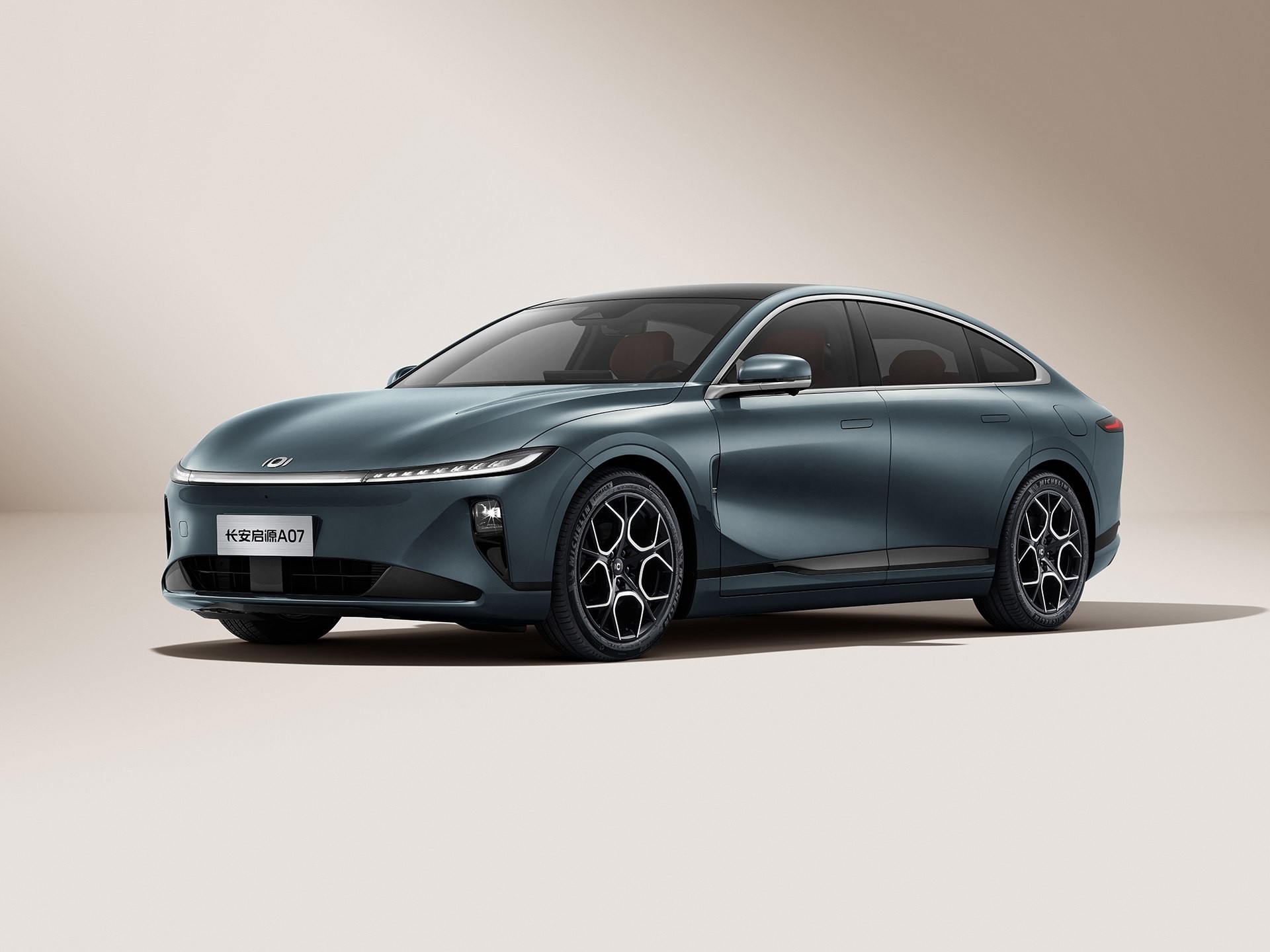Newest Intelligent Electric Vehicle Changan Qiyuan A07 Fast Charging 0.5 Hours New Energy Vehicles New