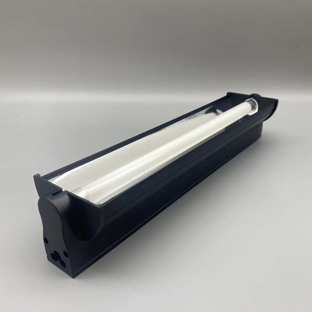 Reptile UVB Light Kit 8W T5 HO UVB Light Hood Ultimate Choice for Metabolic Bone Disease Prevention and Healthy Growth